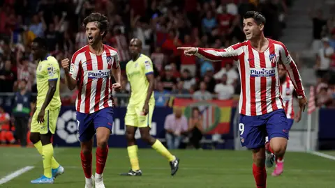 Morata y Joao Félix celebran el gol ante el Getafe Morata y Joao Félix celebran el gol ante el Getafe