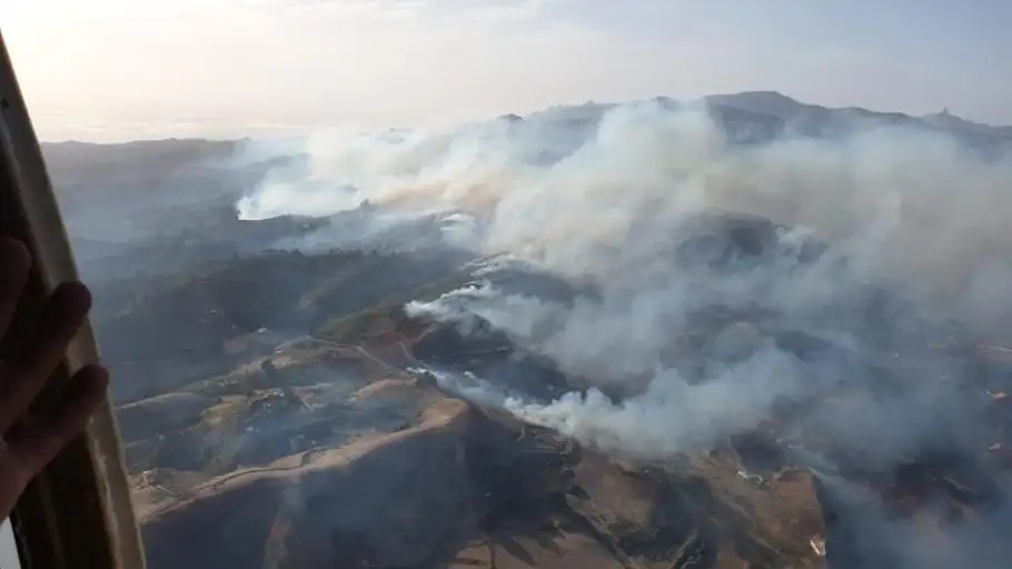 Vista aérea del incendio en Gran Canaria Vista aérea del incendio en Gran Canaria