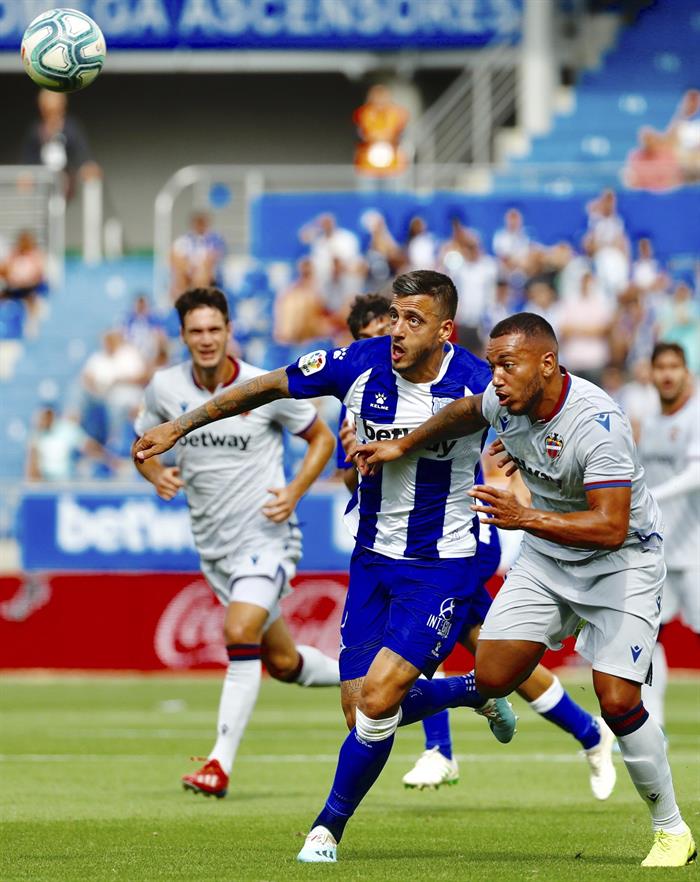 Joselu: "Empezar marcando siempre es una alegría" Joselu: "Empezar marcando siempre es una alegría"