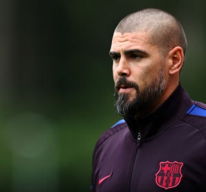 Victor Valdés, durante un partido como entrenador del Juvenil A del FC Barcelona Victor Valdés, durante un partido como entrenador del Juvenil A del FC Barcelona