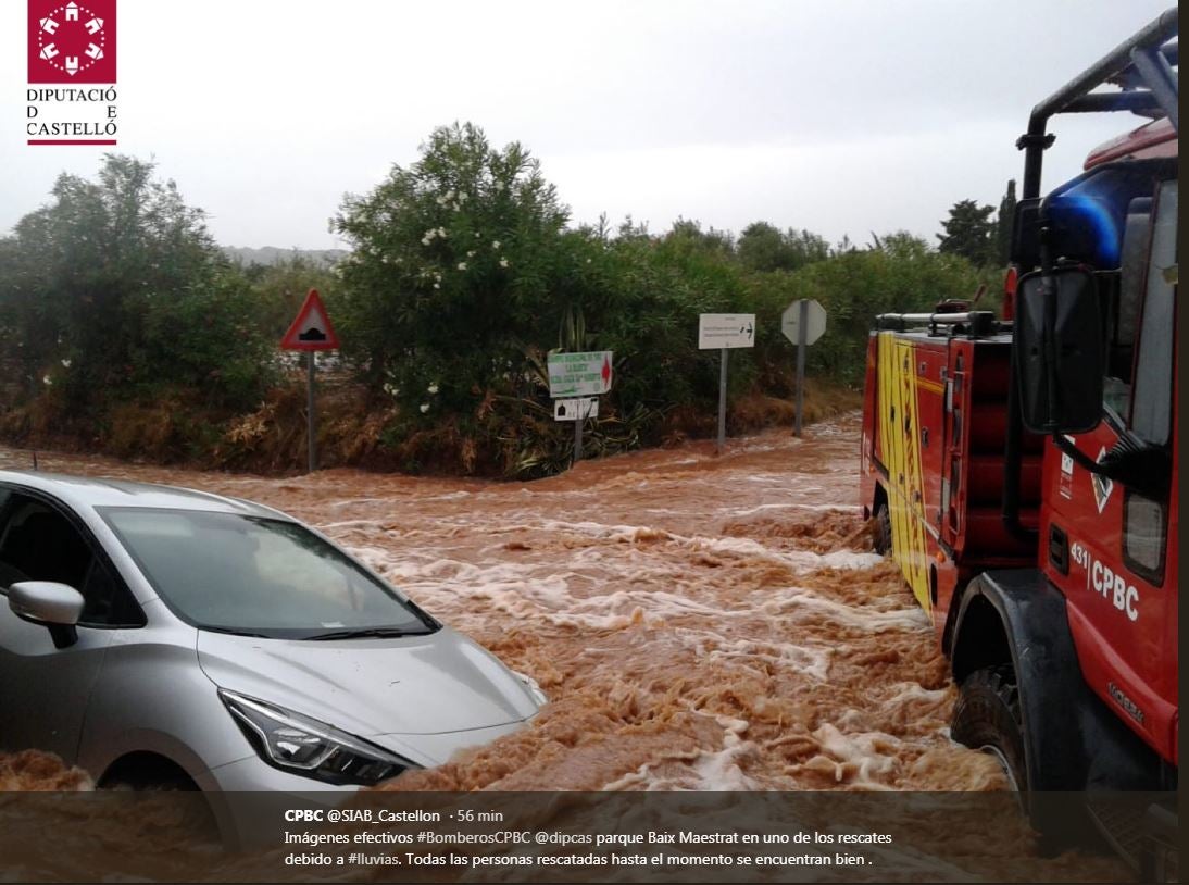 Rescatan a varias personas atrapadas por las fuertes lluvias en Benicarló y Peñíscola Rescatan a varias personas atrapadas por las fuertes lluvias en Benicarló y Peñíscola