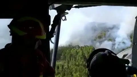 Sobrevolamos las zonas afectadas por el incendio de Gran Canaria Sobrevolamos las zonas afectadas por el incendio de Gran Canaria