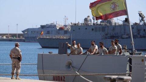 Zarpa el buque espa&ntilde;ol Audaz para recoger a los migrantes del Open Arms