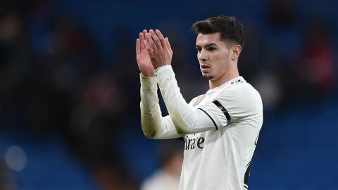 Brahim D&iacute;az aplaude a la afici&oacute;n del Real Madrid