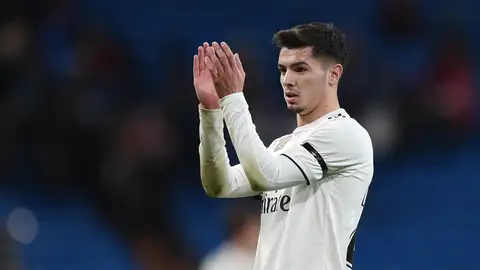 Brahim Díaz aplaude a la afición del Real Madrid Brahim Díaz aplaude a la afición del Real Madrid