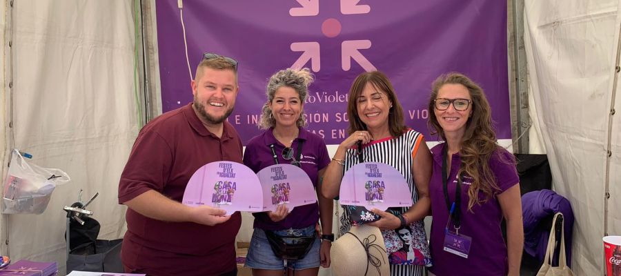 La Concejalía de Igualdad en uno de los 'Puntos Violetas' durante las Fiestas Patronales. La Concejalía de Igualdad en uno de los 'Puntos Violetas' durante las Fiestas Patronales.