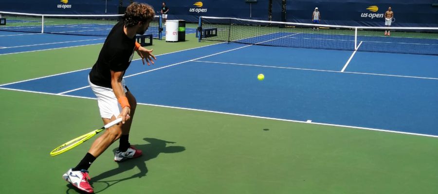 El tenista ilicitano Mario Vilella, en un entrenamiento previo a su debut en la previa del US Open 2019. El tenista ilicitano Mario Vilella, en un entrenamiento previo a su debut en la previa del US Open 2019.