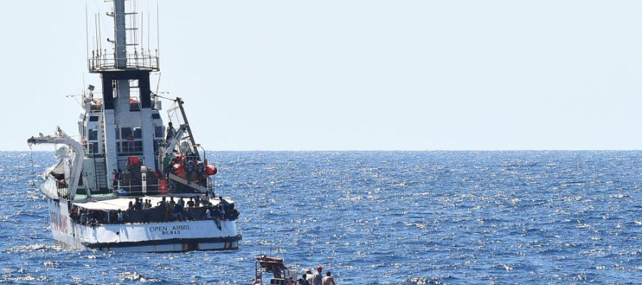A3 Noticias 2 (21-08-19) El Open Arms podría enfrentarse a una multa de 901.000 euros por haber retomado los rescates en el Mediterráneo A3 Noticias 2 (21-08-19) El Open Arms podría enfrentarse a una multa de 901.000 euros por haber retomado los rescates en el Mediterráneo