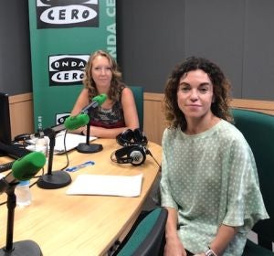 La nueva consellera de Hacienda y Relaciones Exteriores, Rosario Sánchez, atiende los micrófonos de Onda Cero. La nueva consellera de Hacienda y Relaciones Exteriores, Rosario Sánchez, atiende los micrófonos de Onda Cero.