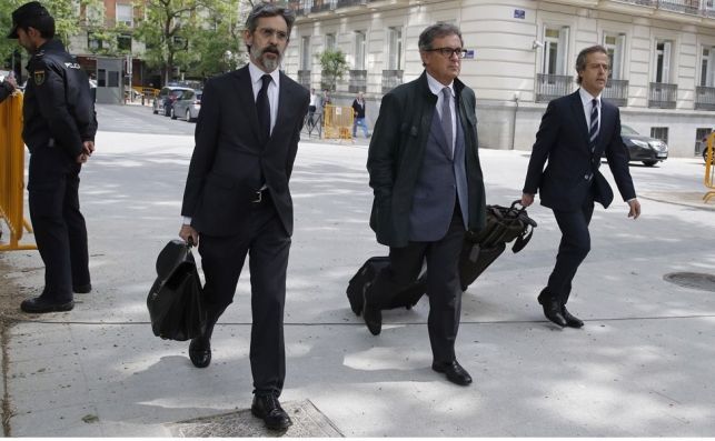 Persona física: "A Dios rezando y en el extranjero blanqueando" Persona física: "A Dios rezando y en el extranjero blanqueando"