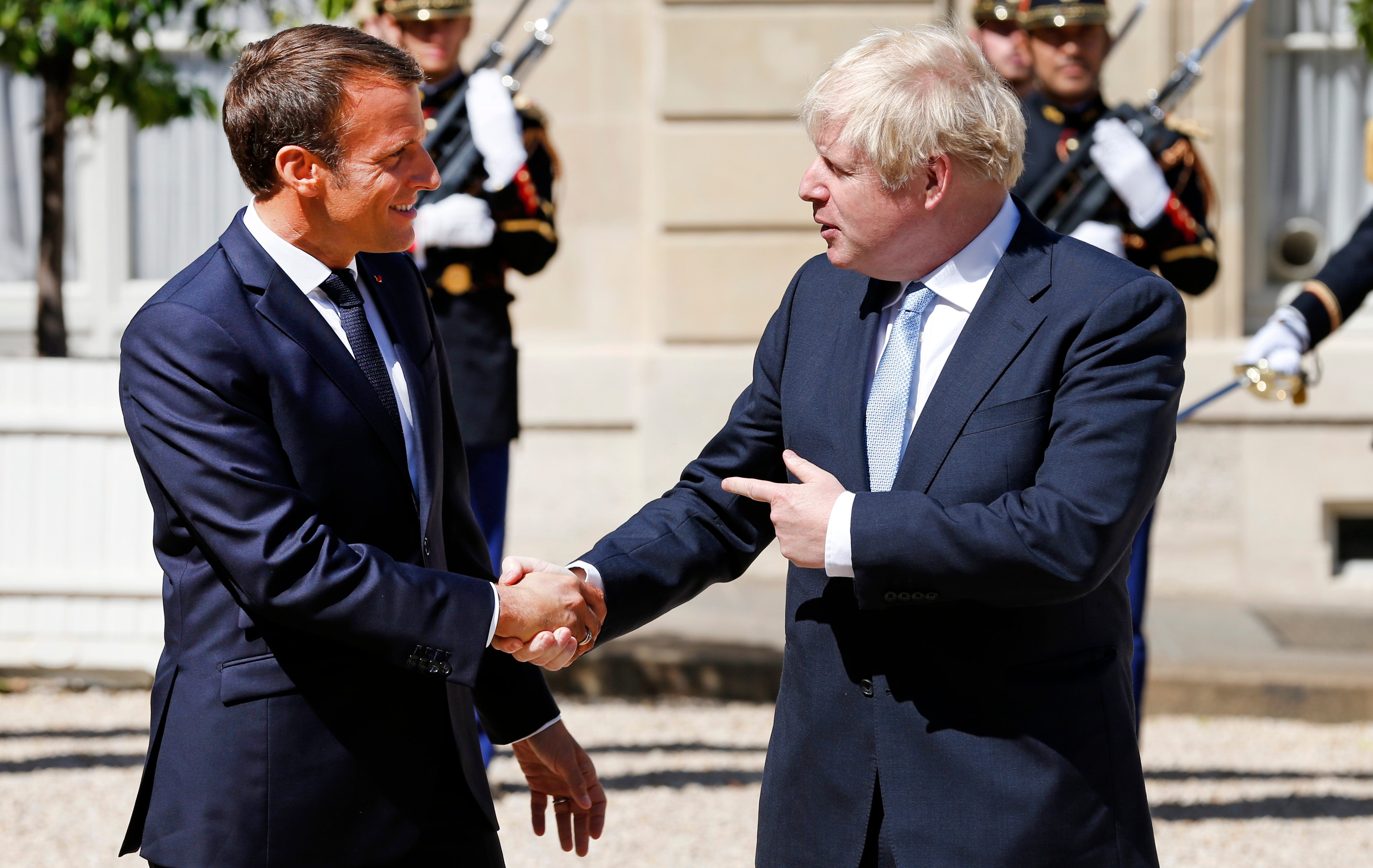 Macron cierra la puerta a la renegociación del 'Brexit' con Boris Johnson Macron cierra la puerta a la renegociación del 'Brexit' con Boris Johnson