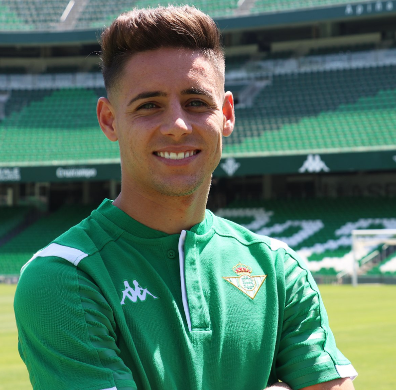 Álex Moreno, en su presentación: "Me ha costado mucho poder estar en el Betis" Álex Moreno, en su presentación: "Me ha costado mucho poder estar en el Betis"