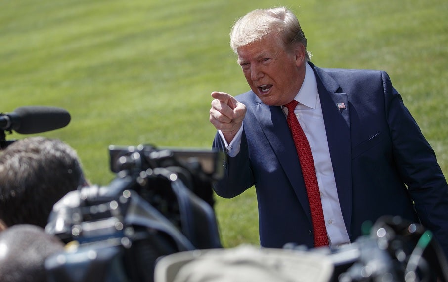 Trump amenaza con imponer aranceles al vino francés en respuesta al impuesto digital Trump amenaza con imponer aranceles al vino francés en respuesta al impuesto digital
