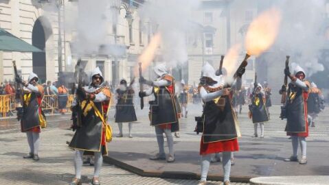 Batalla de arcabuces en las fiestas de Moros y Cristianos de Alcoi