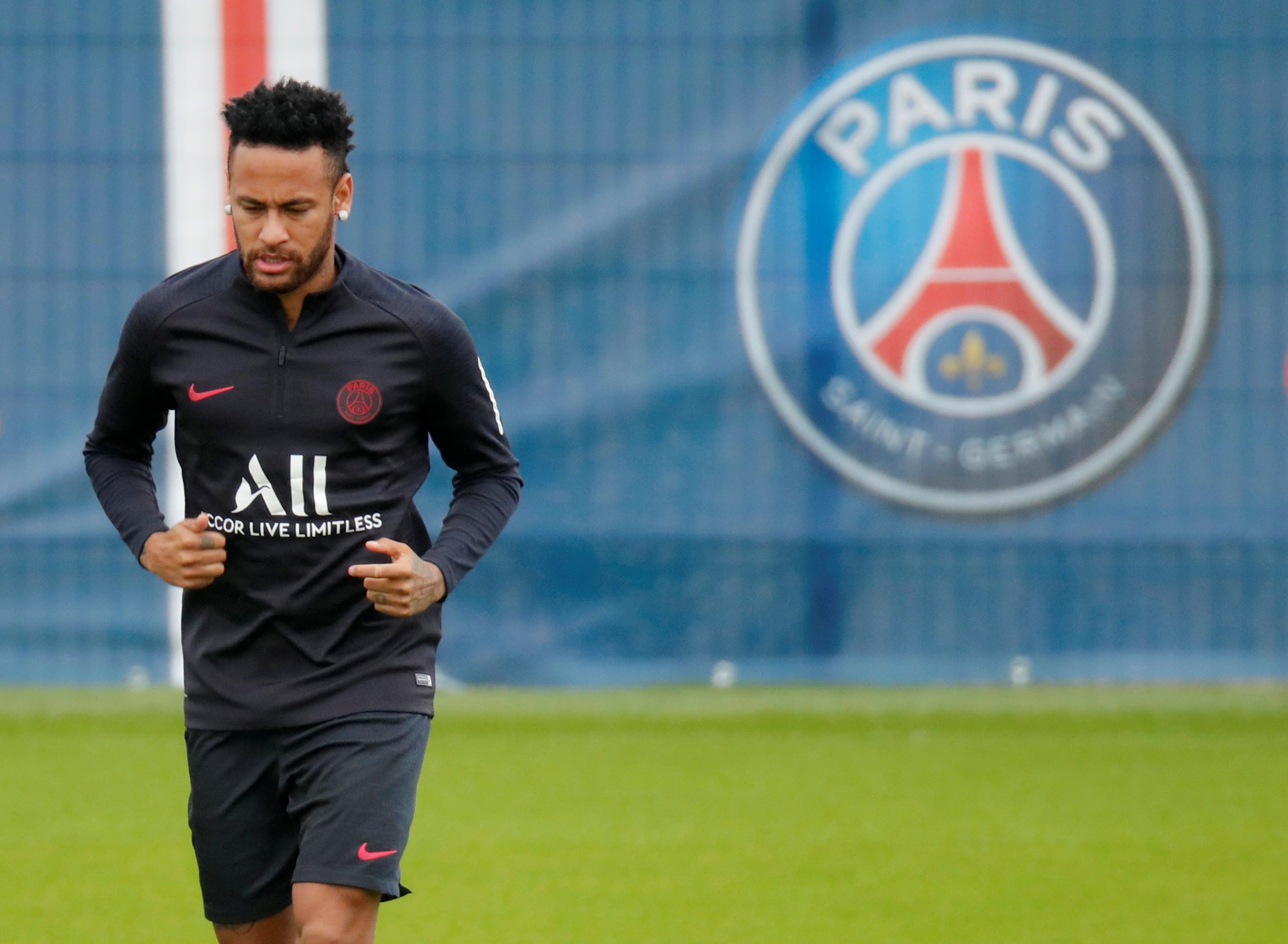 El PSG rechaza la última oferta del Barça por Neymar, según 'RMC' El PSG rechaza la última oferta del Barça por Neymar, según 'RMC'