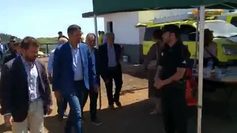 Sánchez se reúne con los equipos de emergencias tras el incendio en Gran Canaria Sánchez se reúne con los equipos de emergencias tras el incendio en Gran Canaria