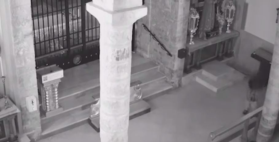 Investigado un joven por defecar dentro de un santuario en Jaén Investigado un joven por defecar dentro de un santuario en Jaén