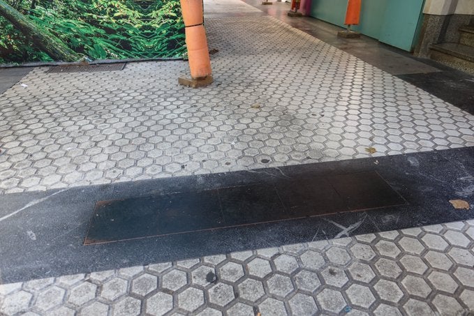 Nuevo ataque a las placas en recuerdo a víctimas de ETA en San Sebastián Nuevo ataque a las placas en recuerdo a víctimas de ETA en San Sebastián