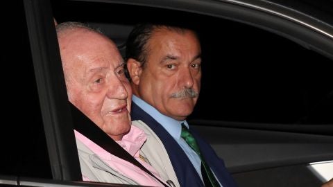 El rey Juan Carlos a su llegada a la Cl&iacute;nica Quir&oacute;n para someterse a una intervenci&oacute;n quir&uacute;rgica card&iacute;aca