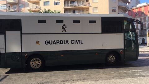 Un furg&oacute;n de la Guardia Civil