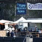 Carteles de protestas en Biarritz con motivo de la cumbre del G7