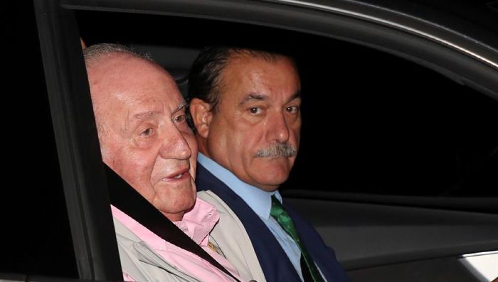 El rey Juan Carlos a su llegada a la clínica Quirón