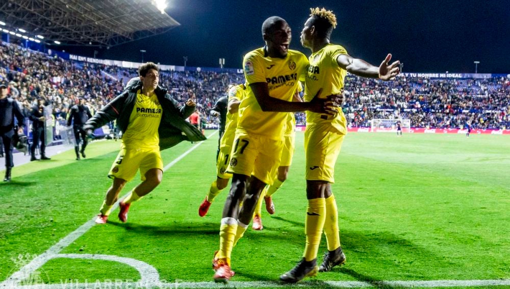 Chukwueze celebra el gol de la victoria en el Ciutat de Valencia