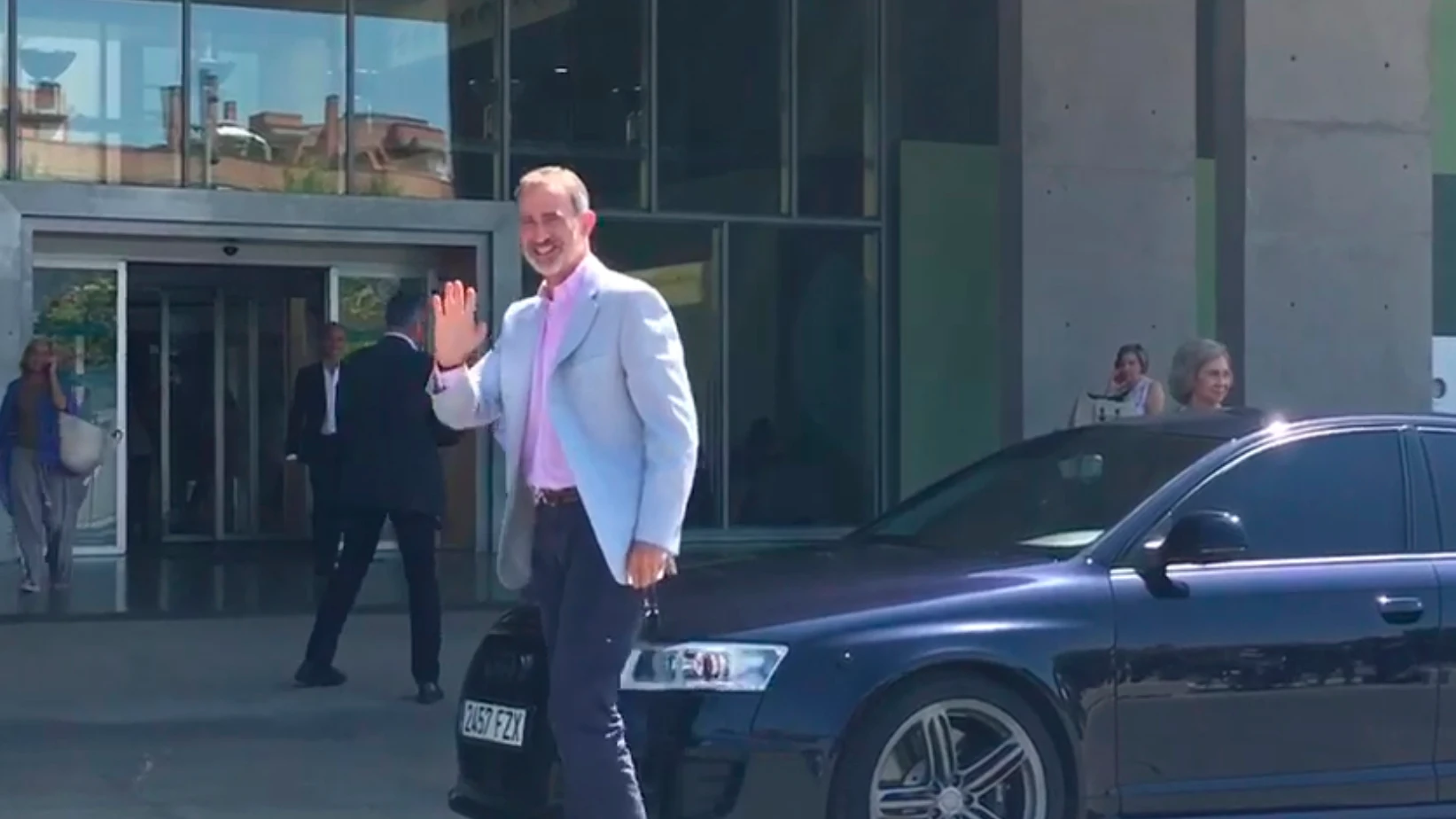 Felipe VI a su llegada al hospital Quirón 