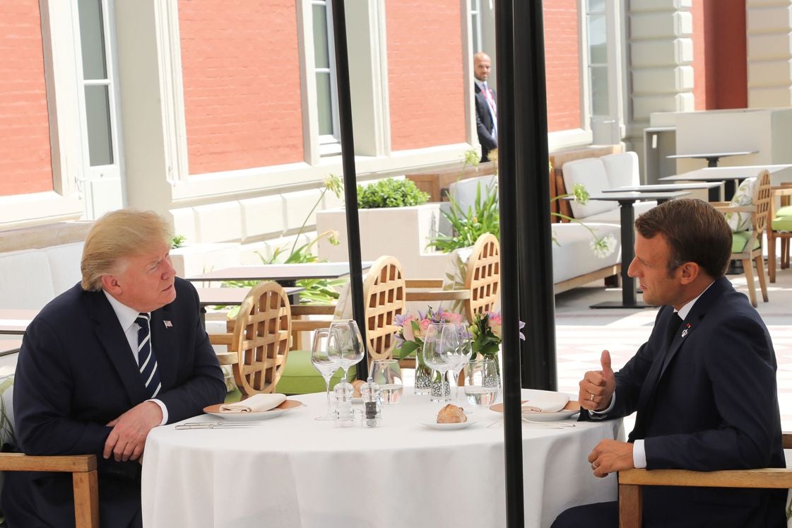 Macron y Trump mantienen un primer cara a cara conciliador en el G7 Macron y Trump mantienen un primer cara a cara conciliador en el G7
