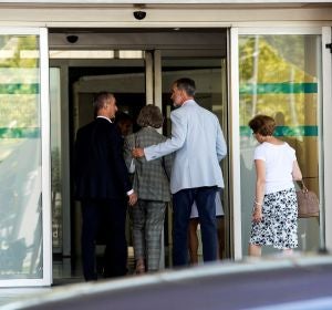 El rey Felipe VI y la reina Sofía han acudido este sábado al Hospital Universitario Quirón Salud-Madrid El rey Felipe VI y la reina Sofía han acudido este sábado al Hospital Universitario Quirón Salud-Madrid