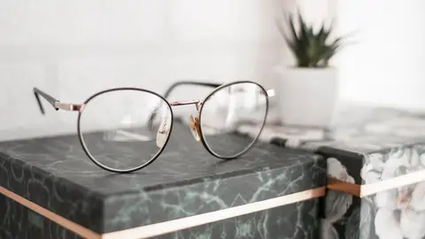 Así es cómo deberías limpiar tus gafas para que duren limpias mucho más tiempo Así es cómo deberías limpiar tus gafas para que duren limpias mucho más tiempo
