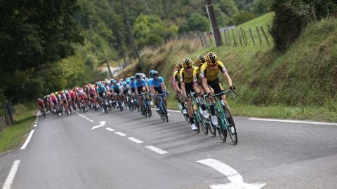 El pelot&oacute;n, durante la etapa de La Vuelta a Espa&ntilde;a