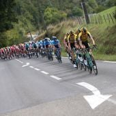 El pelotón, durante la etapa de La Vuelta a España