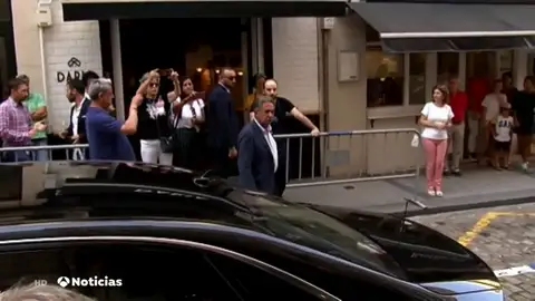 Revilla se encara con un hombre que ha insultado a Pedro Sánchez en Santander Revilla se encara con un hombre que ha insultado a Pedro Sánchez en Santander