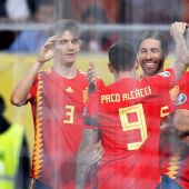 Llorente, con sus compañeros, celebrando el gol de Alcácer. 