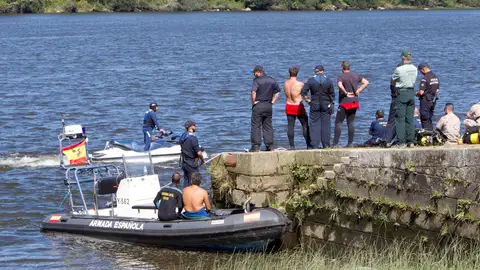 Imagen de archivo de labores de búsqueda de una persona desaparecida en aguas del río Miño Imagen de archivo de labores de búsqueda de una persona desaparecida en aguas del río Miño