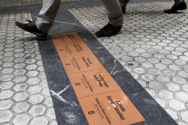 Nuevo ataque a las placas en memoria de las víctimas de ETA en San Sebastián Nuevo ataque a las placas en memoria de las víctimas de ETA en San Sebastián