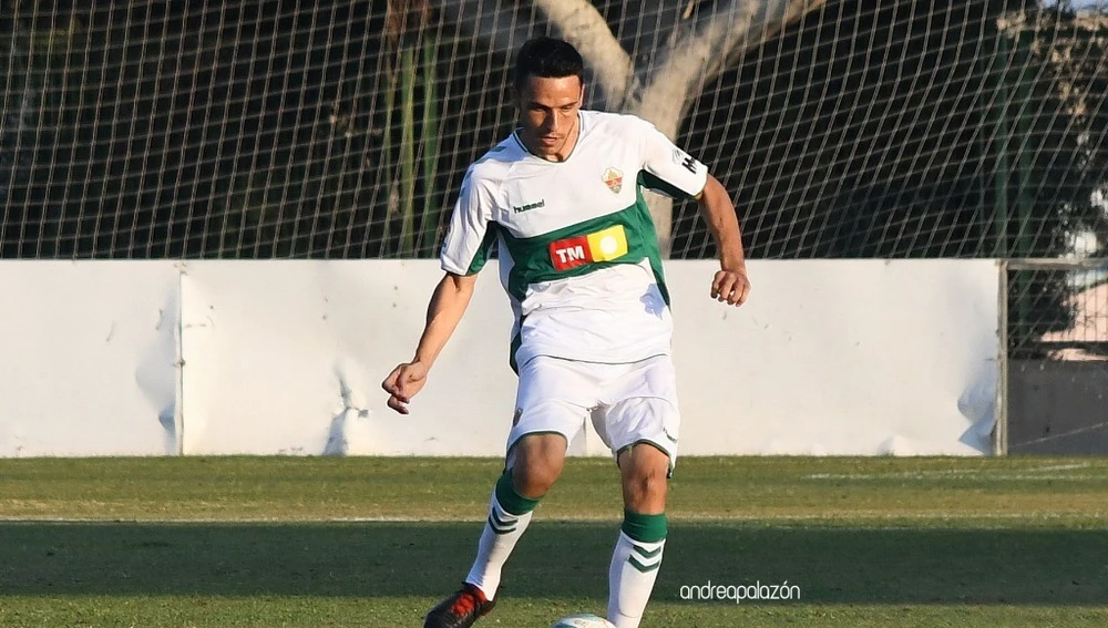 El centrocampista Ramón Folch, durante un partido de pretemporada con el Elche CF.