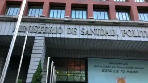 Evacuan el Ministerio de Sanidad por una falsa alarma de bomba Evacuan el Ministerio de Sanidad por una falsa alarma de bomba