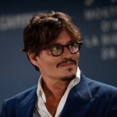 El actor Johnny Depp, en la rueda de prensa de 'Waiting for the barbarians', a concurso en la Mostra 2019