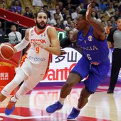 Ricky Rubio conduce el balón en el partido frente a Italia Ricky Rubio conduce el balón en el partido frente a Italia