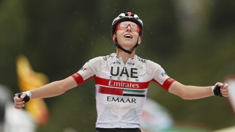 El piloto Tadej Pogacar, al llegar a meta