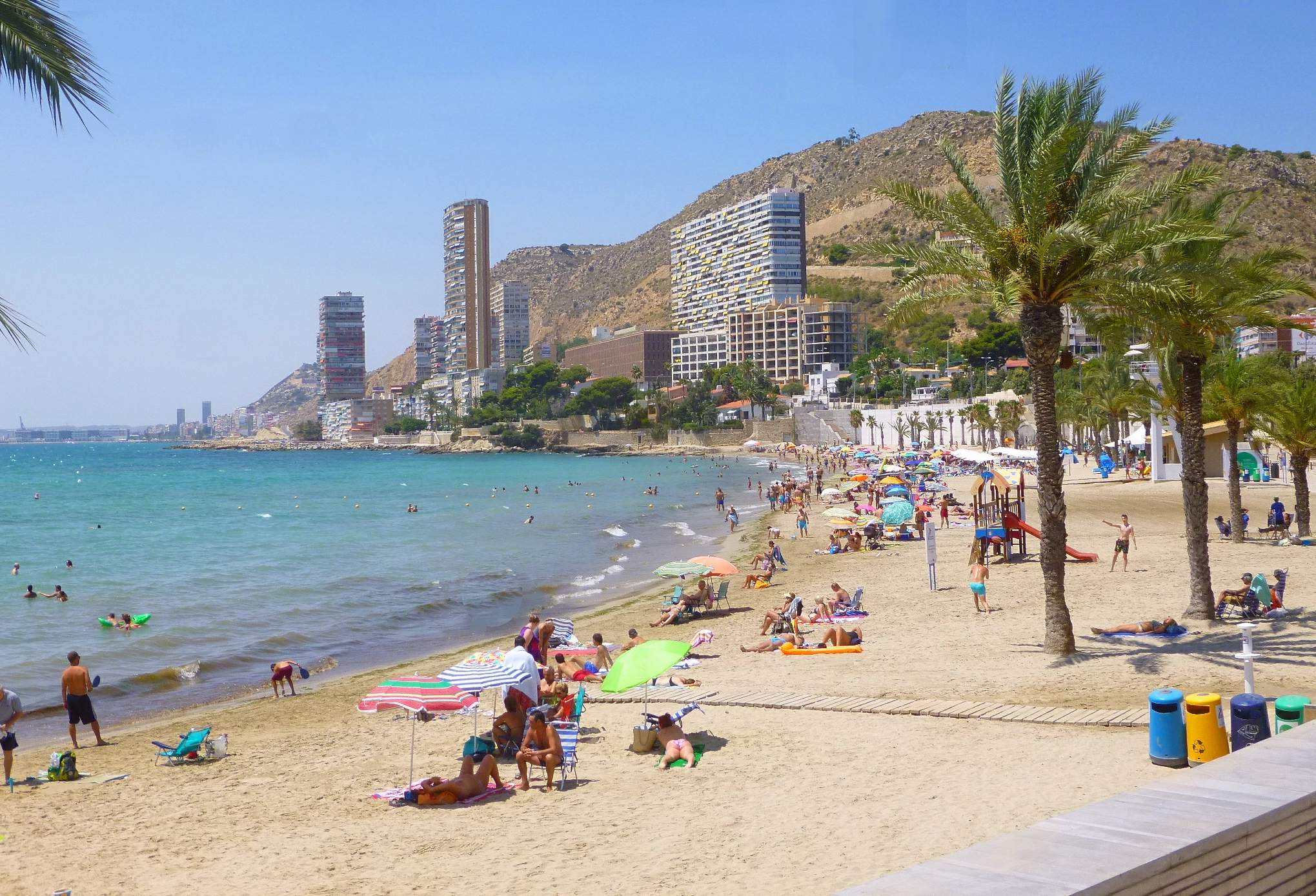 La cifra de turistas extranjeros incrementó un 4 % y la rentabilidad el 8 % con un gasto diario de 107 euros La cifra de turistas extranjeros incrementó un 4 % y la rentabilidad el 8 % con un gasto diario de 107 euros