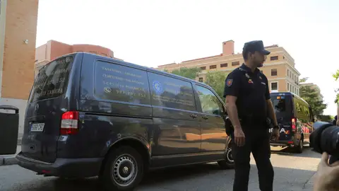 El coche fúnebre que traslada el cuerpo de la deportista Blanca Fernández Ochoa El coche fúnebre que traslada el cuerpo de la deportista Blanca Fernández Ochoa