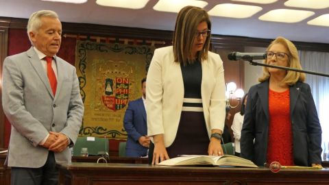 En el centro Noelia Posse, alcaldesa de M&oacute;stoles