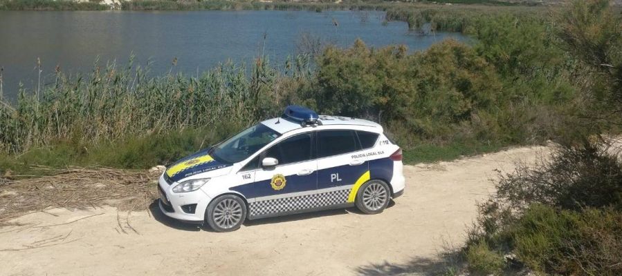 Patrulla de la Unidad de Urbanidad y Medio Ambiente de la Policía Local de Elche. Patrulla de la Unidad de Urbanidad y Medio Ambiente de la Policía Local de Elche.