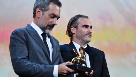 Lo ha recogido en el Palazzo del Cinema junto al actor Joaquin Phoenix
