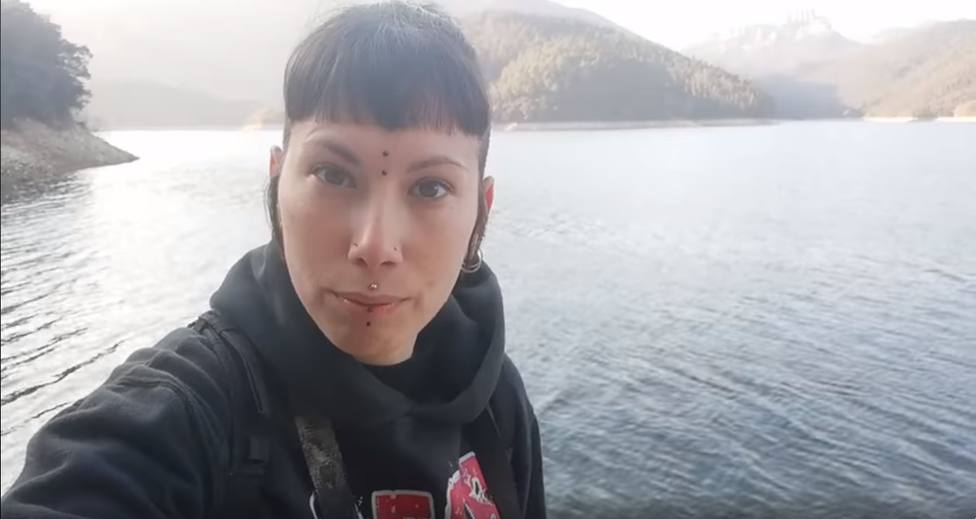 La activista de las “gallinas violadas” vuelve a causar polémica tras este nuevo vídeo sobre la pesca La activista de las “gallinas violadas” vuelve a causar polémica tras este nuevo vídeo sobre la pesca