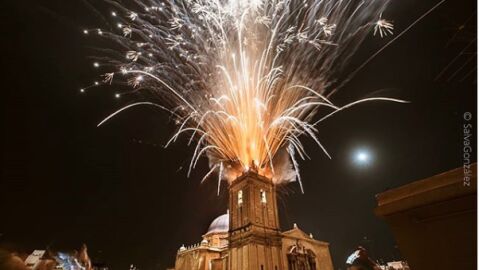 Momento del lanzamiento de la Palmera de la Virgen