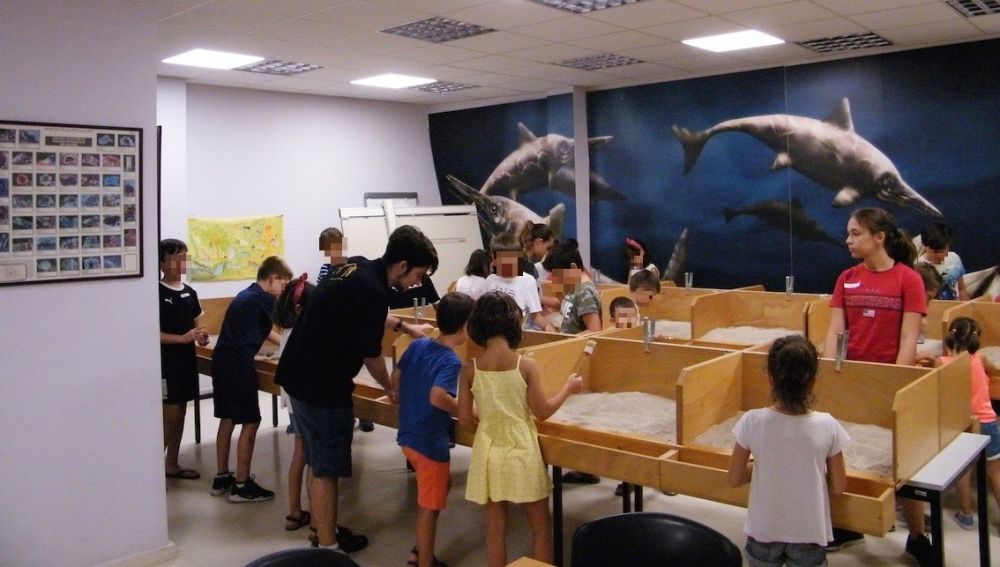 Taller infantil en el Museo Paleontológico de Elche.